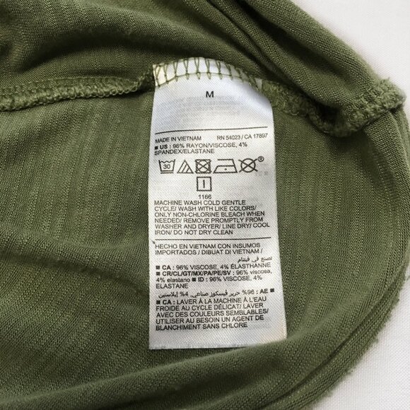 Old Navy Luxe women's green t-shirt short sleeve v- neck size medium - Picture 4 of 7